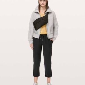 Lululemon black on the fly pant-size 6